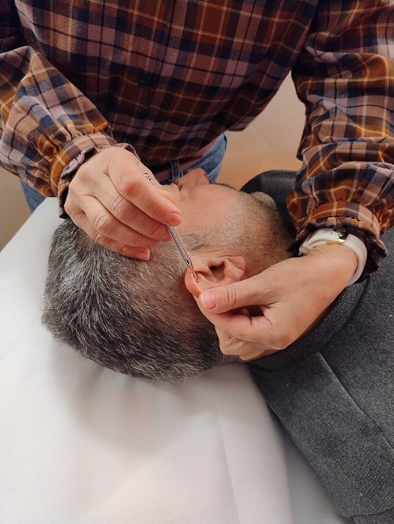 Appareil laser doux utilisé pour le sevrage et la gestion du stress